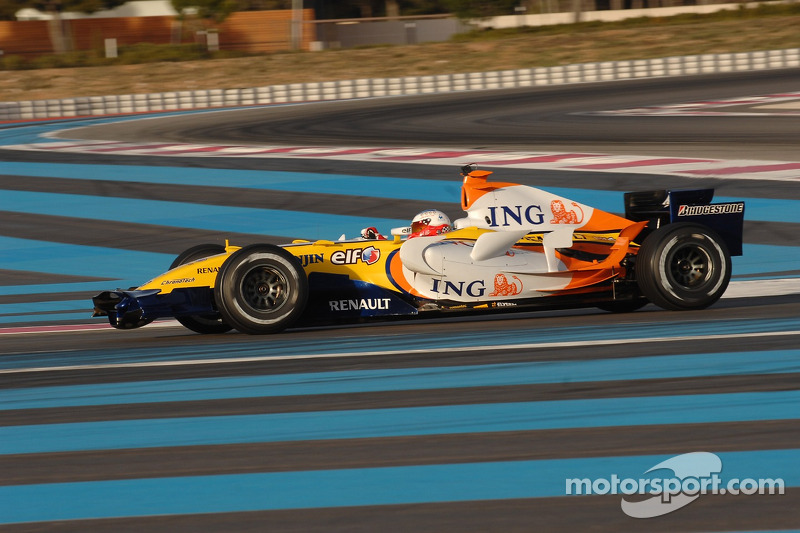 Sébastien Loeb tests the Renault F1