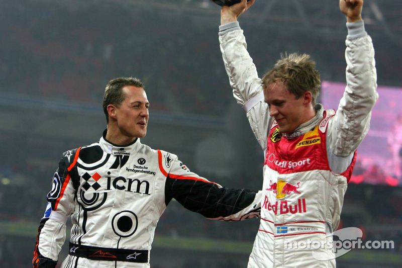 Le vainqueur de la Race of Champions 2007 Mattias Ekstrom avec le second Michael Schumacher