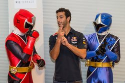 Daniel Ricciardo, Red Bull Racing conhece Shuriken Sentai Ninninjyaa