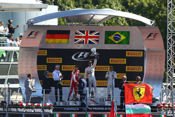Podio: vincitore Lewis Hamilton, Mercedes AMG F1 Team, secondo Sebastian Vettel, Ferrari, terzo Feli