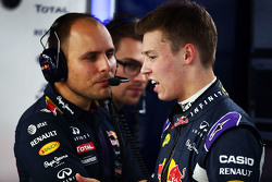 Gianpiero Lambiase avec Daniil Kvyat, Red Bull Racing