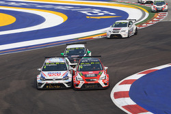 Tomas Engstrom, Volkswagen Golf TCR, Liqui Moly Team Engstler and Pepe Oriola, SEAT Leon, Team Craft