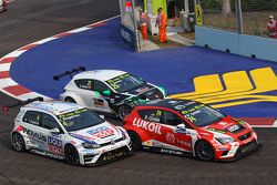 Tomas Engstrom, Volkswagen Golf TCR, Liqui Moly Team Engstler, Pepe Oriola, SEAT Leon, Team Craft-Bamboo LUKOIL and Stefano Comini, SEAT Leon, Target Competition