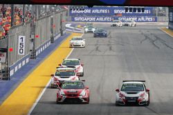 Sergey Afanasyev, SEAT Leon, Team Craft-Bamboo LUKOIL, dan Gianni Morbidelli, Honda Civic TCR, West 