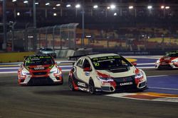 Gianni Morbidelli, Honda Civic TCR, West Coast Racing and Pepe Oriola, SEAT Leon, Team Craft-Bamboo