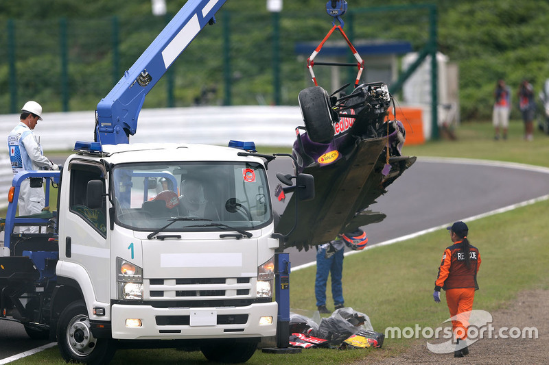 The Red Bull Racing RB11 of Daniil Kvyat is removed by marshalls after he crashed in qualifying