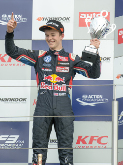 Podium: third place Callum Ilott, Carlin Dallara F312 - Volkswagen