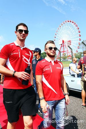 Alexander Rossi, Manor F1 Team et son équipier Will Stevens, Manor F1 Team lors de la parade des pilotes