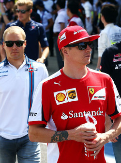 Кими Райкконен, Ferrari и Валттери Боттас, Williams на параде пилотов