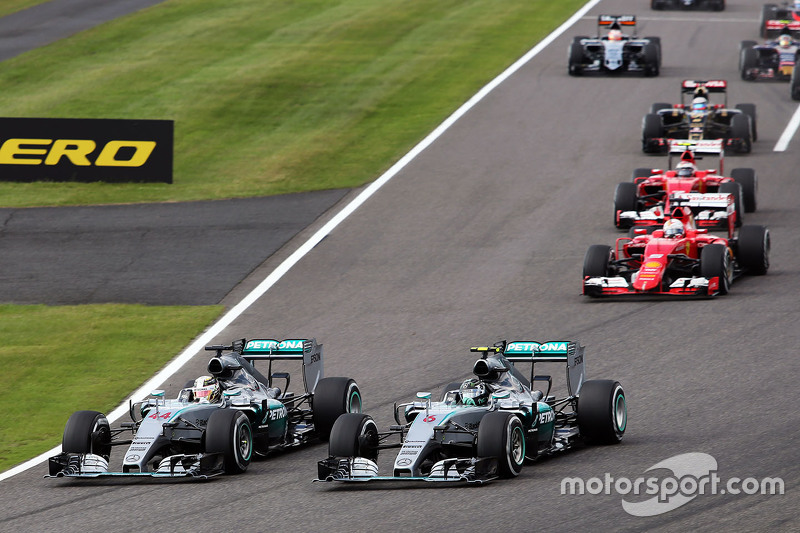 Lewis Hamilton, Mercedes AMG F1 W06 leads at the start of the race 