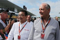 Takahiro Hachigo, Honda CEO and Ron Dennis, McLaren Executive Chairman on the grid