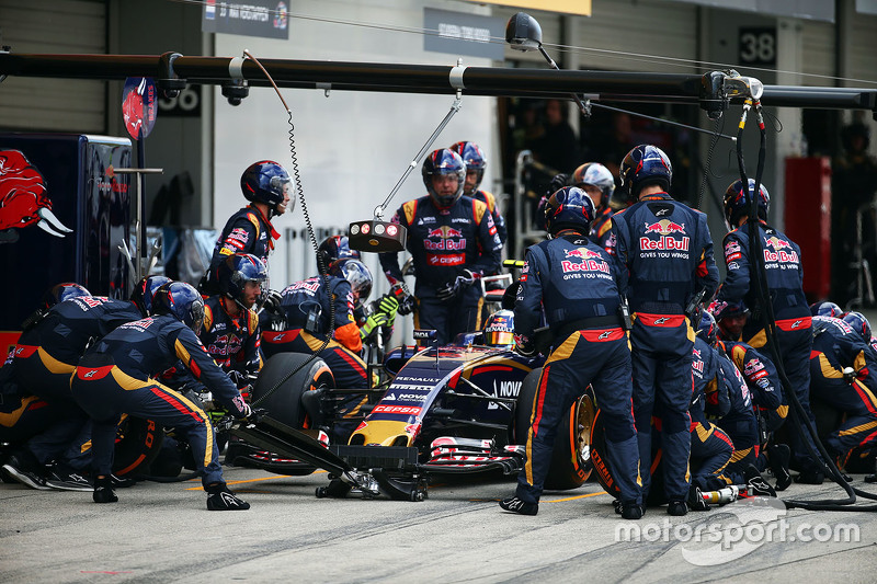 Carlos Sainz Jr., Scuderia Toro Rosso STR10