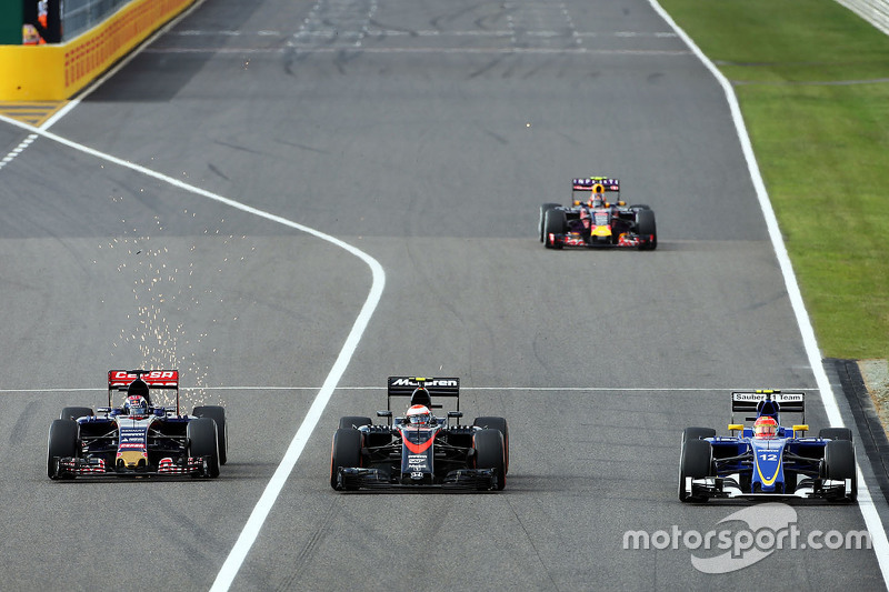 Max Verstappen, Scuderia Toro Rosso STR10, Jenson Button, McLaren MP4-30 ve Felipe Nasr, Sauber C34 