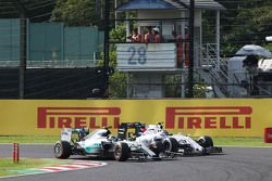 Nico Rosberg, Mercedes AMG F1 W06 and Valtteri Bottas, Williams FW37 battle for position