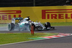 Lewis Hamilton, Mercedes AMG F1 W06 locks up under braking