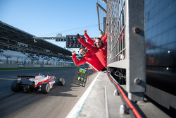 Felix Rosenqvist, Prema Powerteam Dallara F312 - Mercedes-Benz remporte la course et le championnat