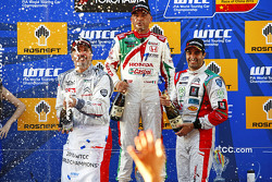 Podium: race winner Yvan Muller, Citroën C-Elysee WTCC, Citroën World Touring Car team, second place