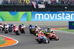 Start: Jorge Lorenzo, Yamaha Factory Racing leads