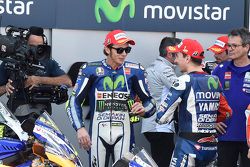 Kazanan Jorge Lorenzo ve üçüncü Valentino Rossi, Yamaha Fabrika Takımı