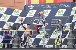 Podium : le deuxième, Dani Pedrosa, Repsol Honda Team, le vainqueur Jorge Lorenzo et le troisième, Valentino Rossi, Yamaha Factory Racing