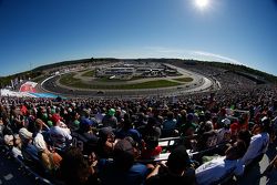 Race action at New Hampshire