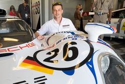 Earl Bamber with the 1998 Le Mans winning Porsche 911 GT2