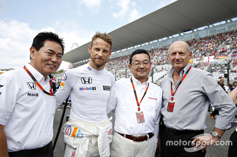 Jenson Button, McLaren with Yasuhisa Arai, Honda Motorsport Chief Officer with Takahiro Hachigo, Hon