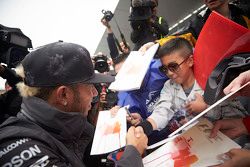 Lewis Hamilton, Mercedes AMG F1 Team signs autograph for the fans