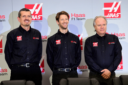 Haas F1 Team's Gunther Steiner, Romain Grosjean en Gene Haas