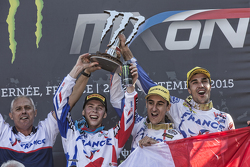 Podio: i vincitori Gautier Paulin, Marvin Musquin, Romain Febvre, Team France
