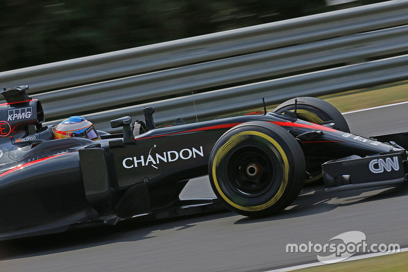 Fernando Alonso, McLaren MP4-30 con lo sponsor Chandon