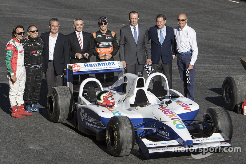 Emerson Fittipaldi, Sergio Pérez, Sahara Force India, Francisco Maass Director of Tourism of the City of México, Alejandro Soberón, president of CIE and Jo Ramírez