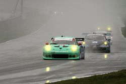 #17 Team Falken Tire Porsche 911 GT3 RSR: Wolf Henzler, Bryan Sellers, Patrick Long