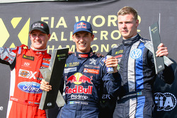 Podio: il vincitore Timmy Hansen, Team Peugeot Hansen, al secondo posto Andreas Bakkerud, Olsbergs M