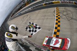 Winner Kevin Harvick, Stewart-Haas Racing Chevrolet