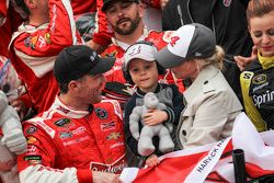 Winner Kevin Harvick, Stewart-Haas Racing Chevrolet