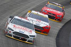 Greg Biffle, Roush Fenway Racing Ford en Brad Keselowski, Team Penske Ford en Kurt Busch, Stewart-Ha