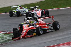 Guan Yu Zhou, Prema Powerteam, Tatuus F.4 T014 Abarth #33, e Simone Cunati, Vincenzo Sospiri Racing,