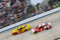 Joey Logano, Team Penske Ford and Kevin Harvick, Stewart-Haas Racing Chevrolet