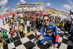 Ganador de la carrera Rubén García Jr., Canels´s Racing celebra en el Victory Lane