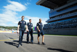 Даниил Квят, Red Bull Racing изучает трасу