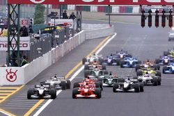 Start: Mika Hakkinen, McLaren and Michael Schumacher, Ferrari lead