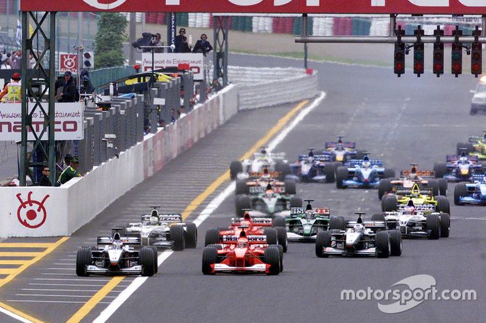Inicio: Mika Hakkinen, McLaren yMichael Schumacher, Ferrari lideran