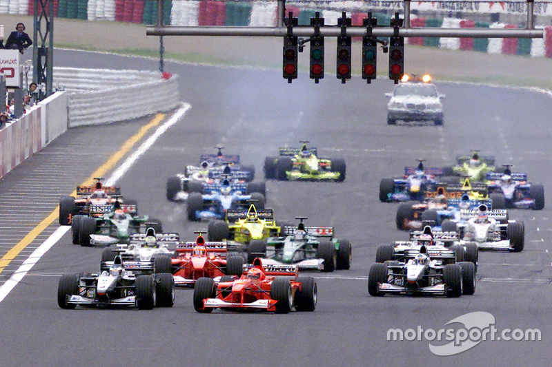 Inicio: Mika Hakkinen, McLaren yMichael Schumacher, Ferrari lideran