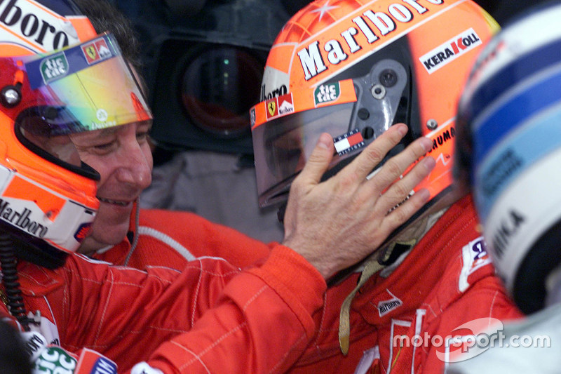Yarış galibi ve 2000 Dünya Şampiyonu Michael Schumacher, Ferrari ve Rubens Barrichello