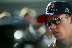 Daniil Kvyat, Red Bull Racing, avec les médias