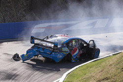 Chaz Mostert, Prodrive Racing Australia Ford se crashe