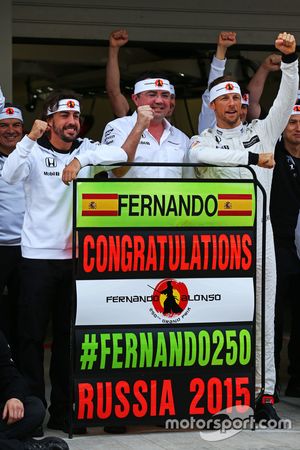 (L to R): Fernando Alonso, McLaren celebrates his 250th GP with Eric Boullier, McLaren Racing Direct