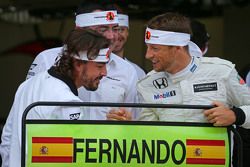 Fernando Alonso, McLaren fête son 250e GP avec Eric Boullier, Directeur de la Compétition McLaren et Jenson Button, McLaren