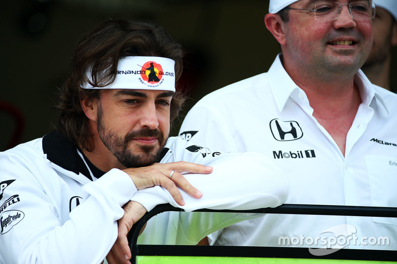 (L to R): Fernando Alonso, McLaren celebrates his 250th GP with Eric Boullier, McLaren Racing Director